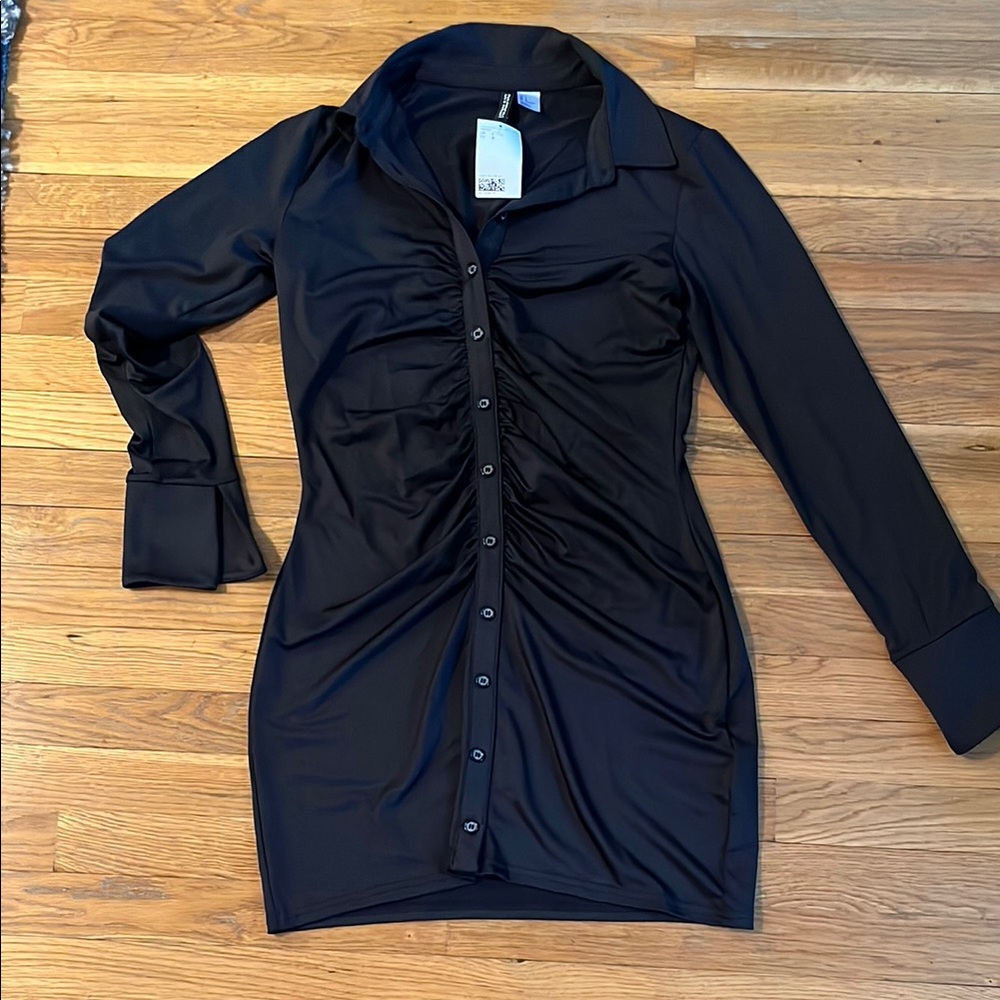 NEW WITH TAG Elegant Black Button-Up Dress